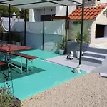 Ava